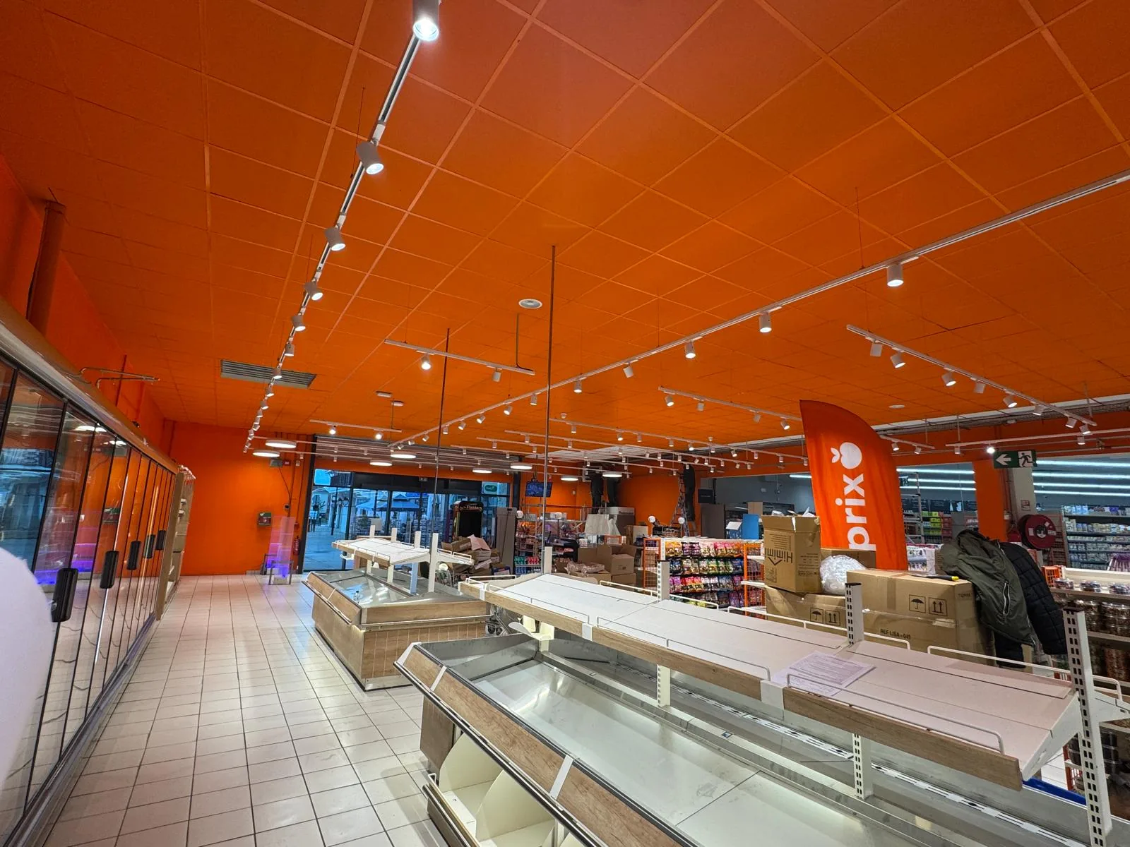 Magasin Franprix Tigery après rénovation de l'éclairage sur rails